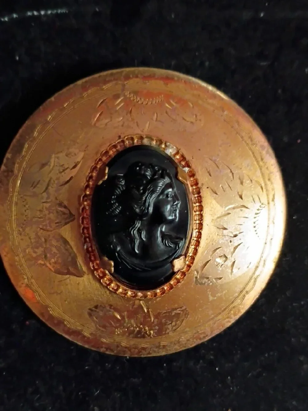 Gold-Tone Horse Head & Cameo Brooch Set - Women’s Jewelry